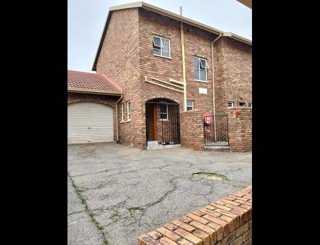 3 BEDROOM DUPLEX FOR SALE IN BIRCHLEIGH NORTH